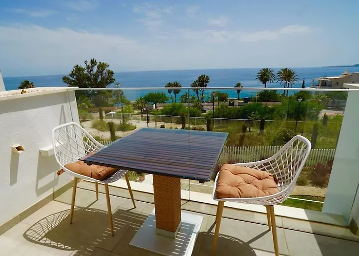 Deluxe Sea View Apartment With A Swimming Pool